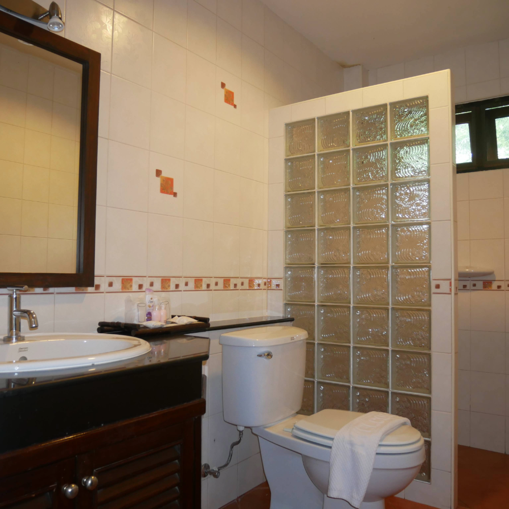 Photo salle de bain du lodge privé du resort MaiSiam, notre hébergement pour la retraite de yoga & sérénité