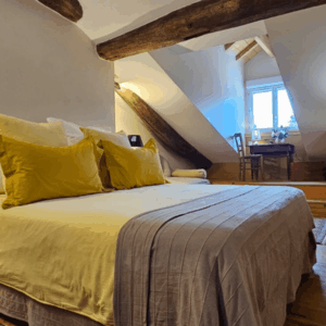 Chambre privée en Solo ou en Duo à la bastide cardan avec un lit 160 cm pour les retraite de yoga en Nouvelle Aquitaine